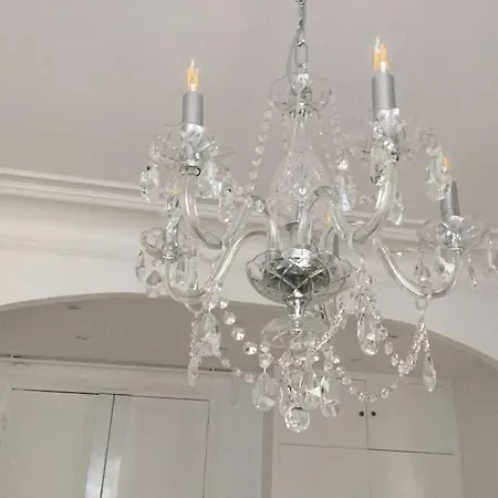 Elegant 4-room Near Arc De Triomphe And Palais Des Congres Apartment Paris