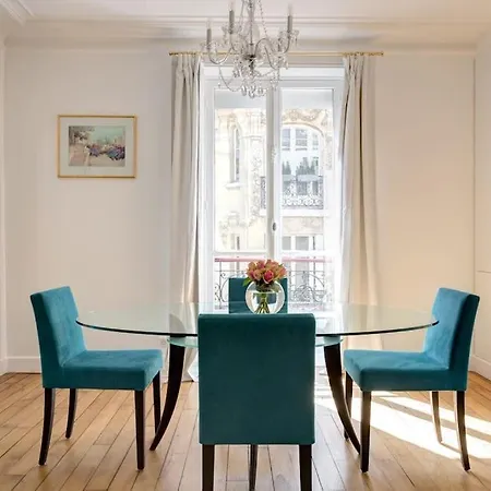 Elegant 4-room Near Arc De Triomphe And Palais Des Congres Apartment *