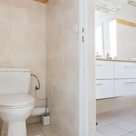 Elegant 4-room Near Arc De Triomphe And Palais Des Congres Apartment