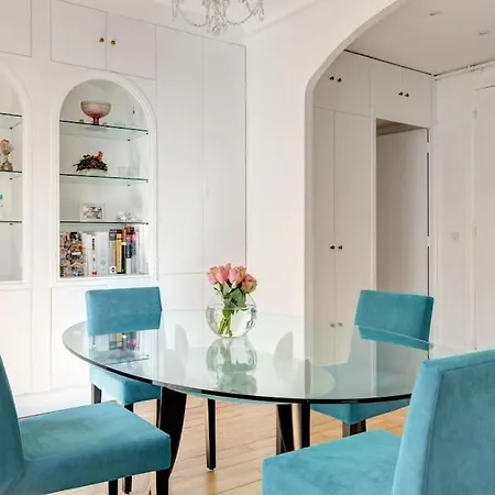 Elegant 4-room Near Arc De Triomphe And Palais Des Congres Apartment