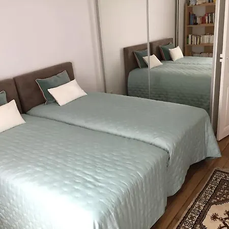 Elegant 4-room Near Arc De Triomphe And Palais Des Congres Apartment Paris