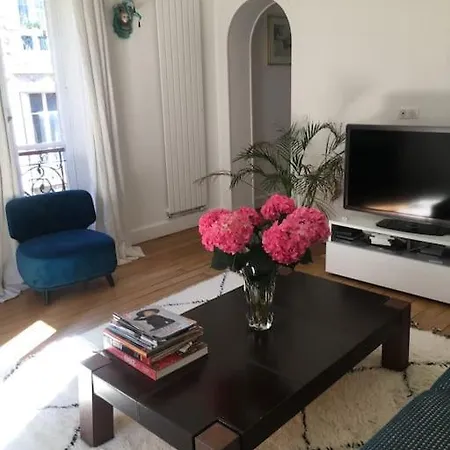 Elegant 4-room Near Arc De Triomphe And Palais Des Congres * Paris